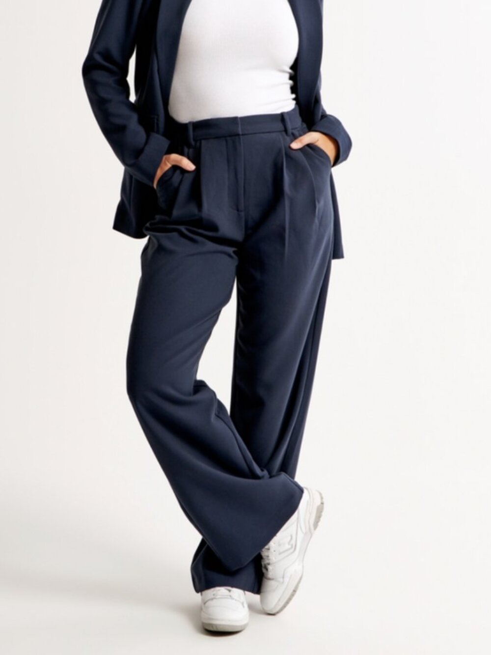 EUC Abercrombie & Fitch Curve Love A&F Sloane Tailored Wide Leg Pant NAVY 26S